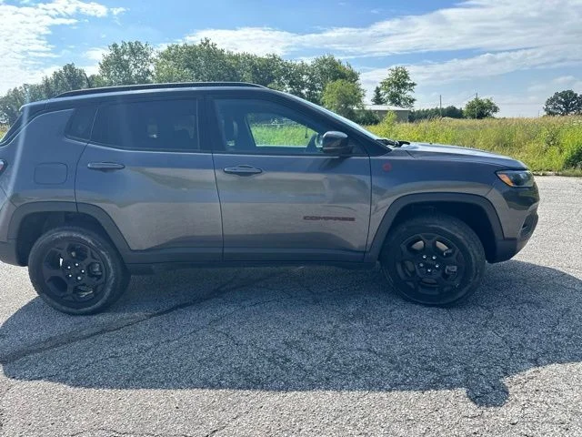 Used 2024  Jeep Trailhawk image 12