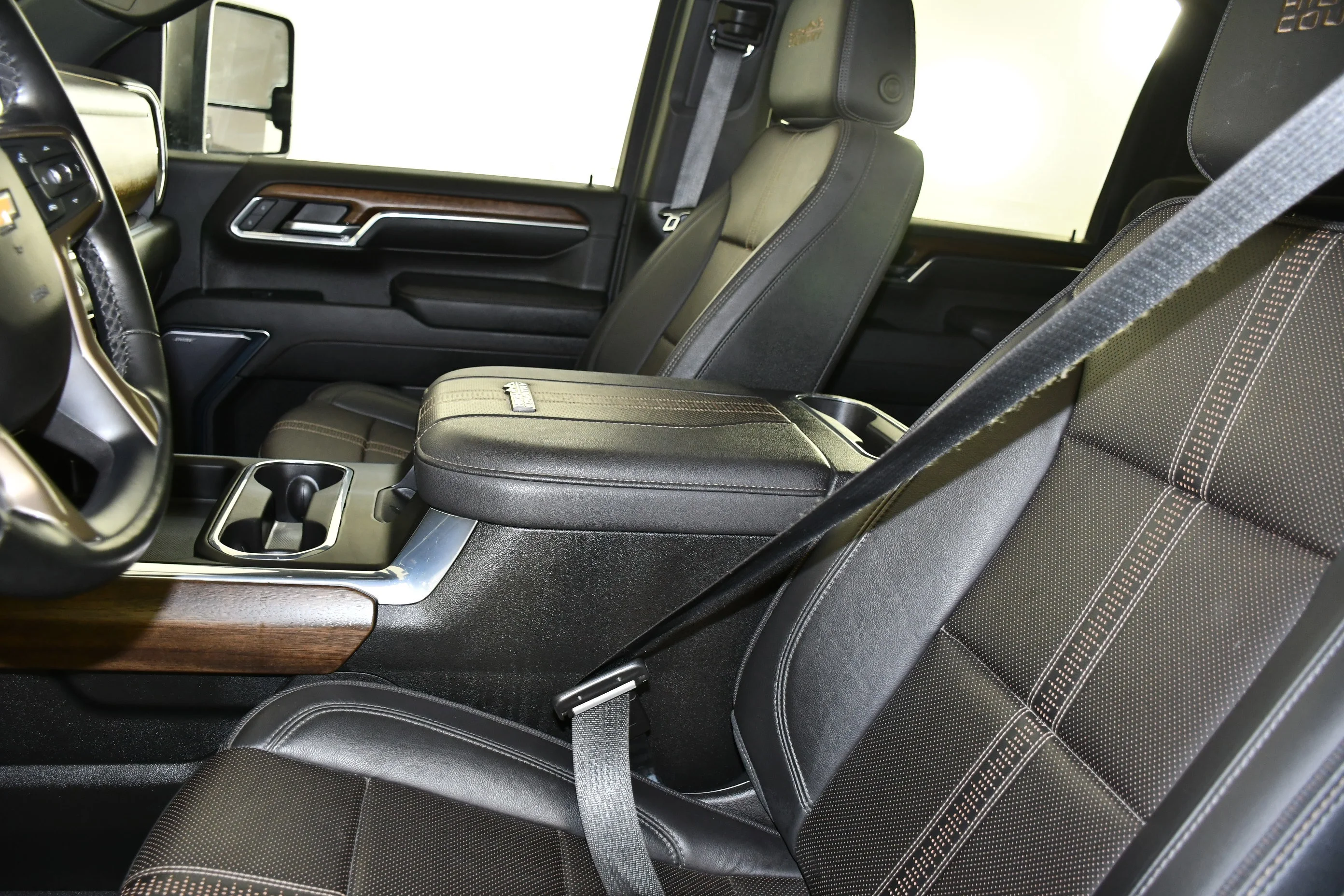 Used 2024 Black Chevrolet High Country image 45