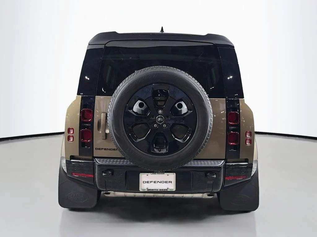 Certified Used 2025 Gray Land Rover X-Dynamic SE image 6