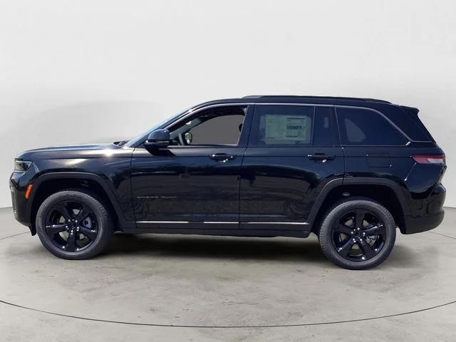 New 2026 Diamond Black Crystal Pearlcoat Jeep LIMITED 4X4 image 2