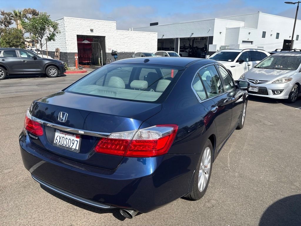 Used 2013  Honda EX-L image 6
