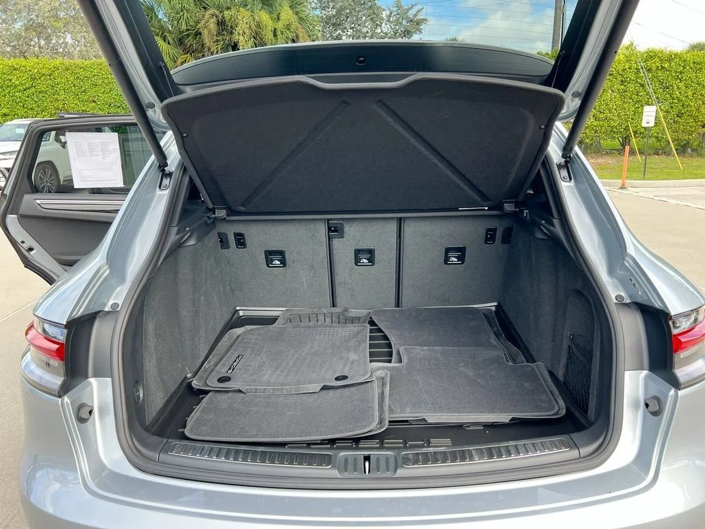 2026 Porsche Macan T - Photo 22