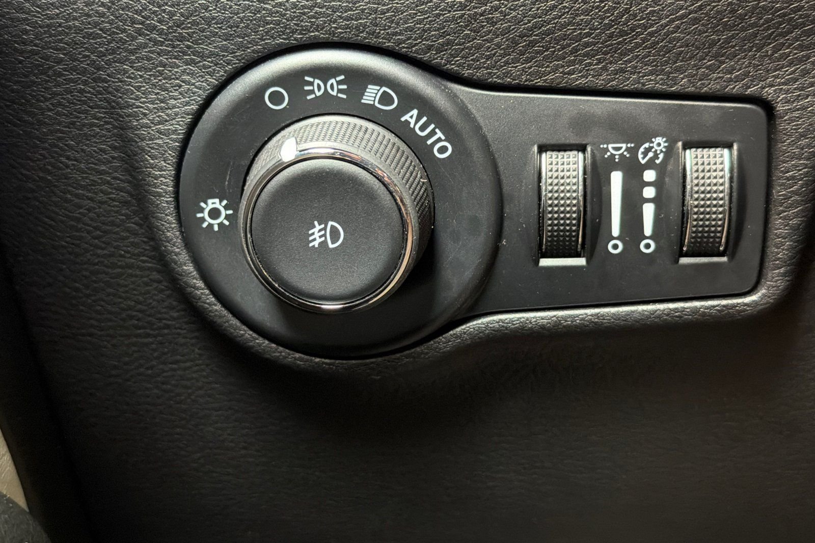 Used 2025 Red Jeep Limited image 36