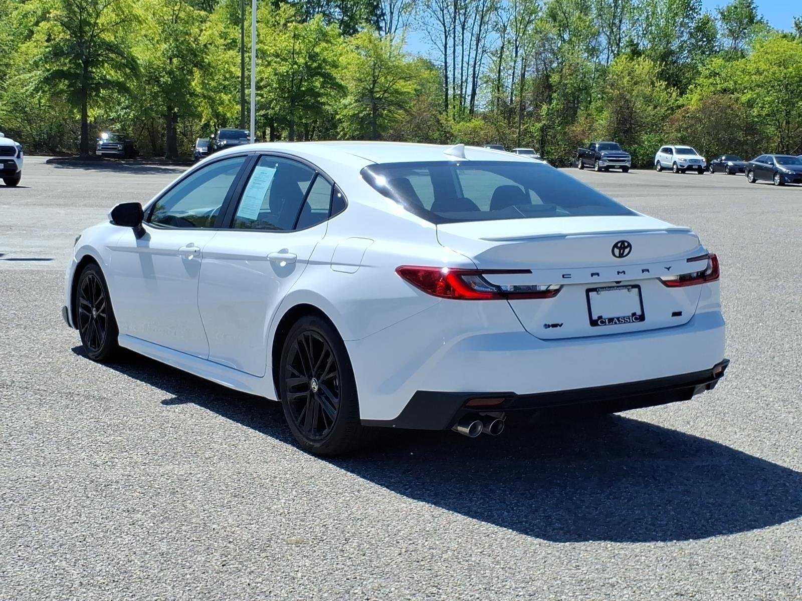 Used 2025 Ice Cap Toyota SE image 4