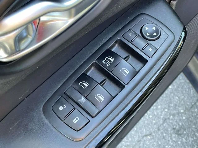 Certified Used 2019 Diamond Black Jeep Latitude Plus image 14
