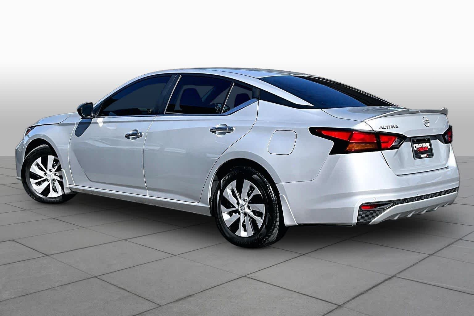 Used 2024 Brilliant Silver Metallic Nissan 2.5 S image 12