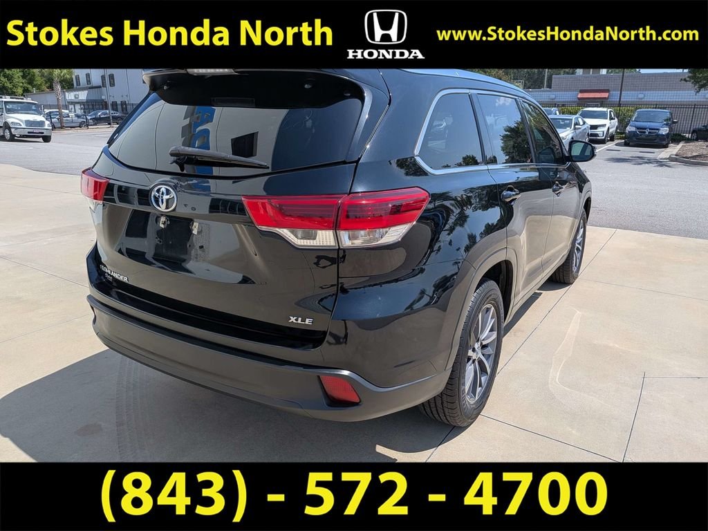 Used 2019 Black Toyota XLE image 3