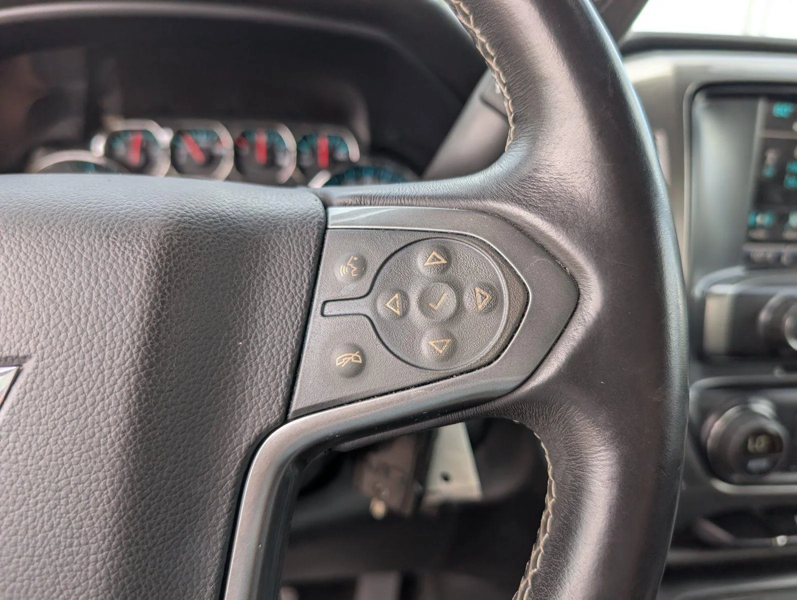 Used 2016 TUNGSTEN METALLIC Chevrolet LT image 25
