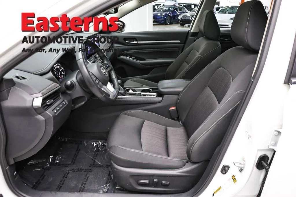 Used 2023 White Nissan 2.5 SV image 15