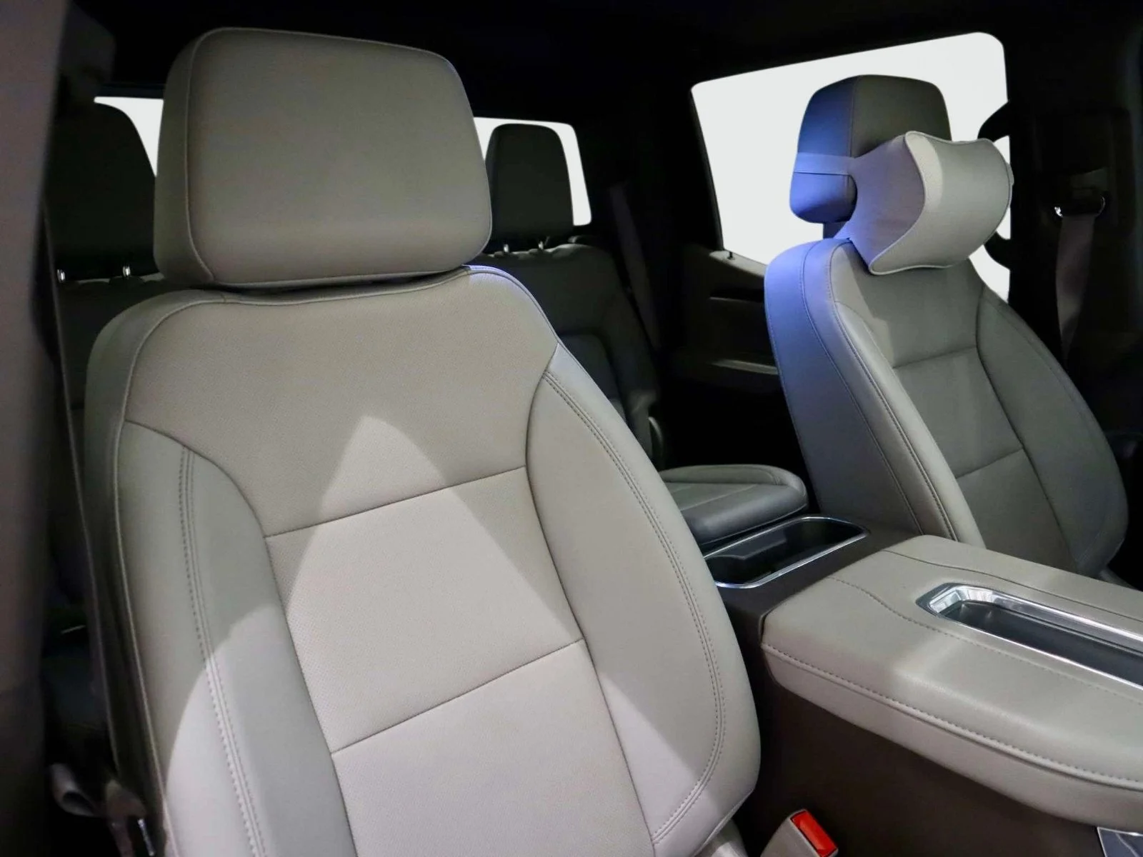 Used 2022 White Frost Tricoat GMC SLT image 15