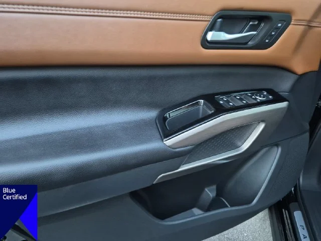 Used 2025 Black Nissan Platinum image 12
