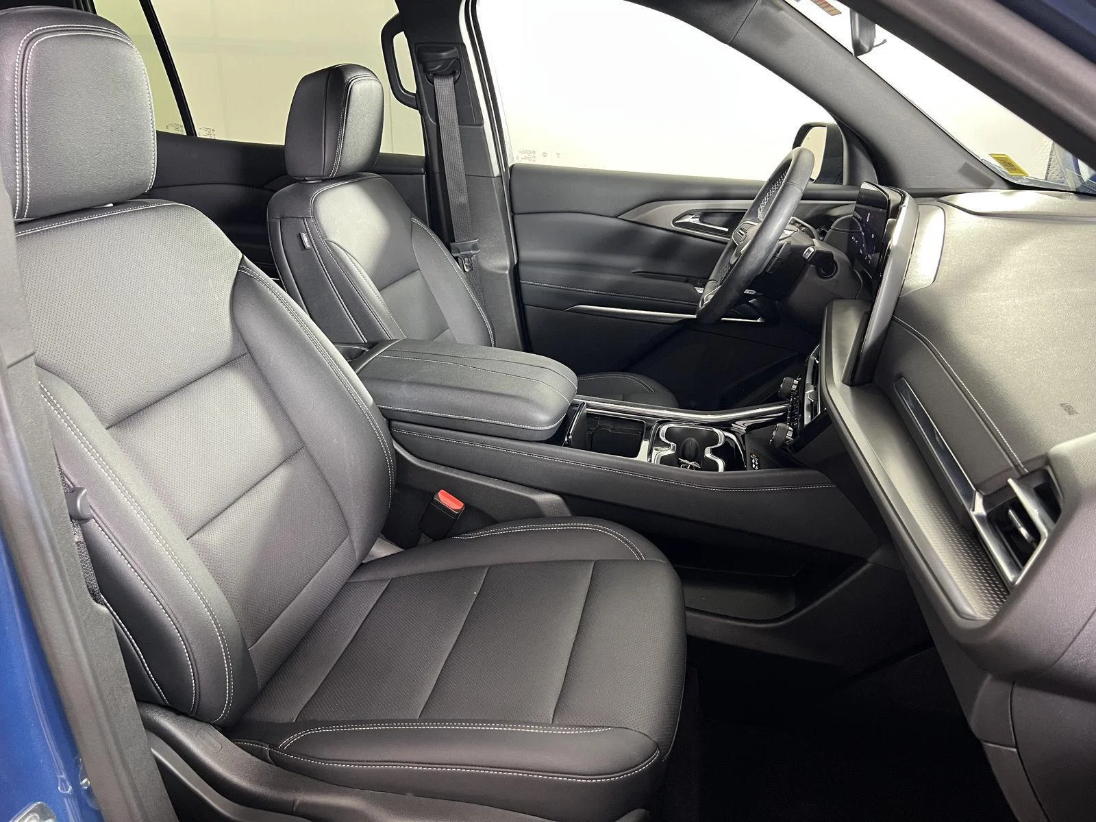 Used 2024 Lakeshore Blue Metallic Chevrolet LT image 25