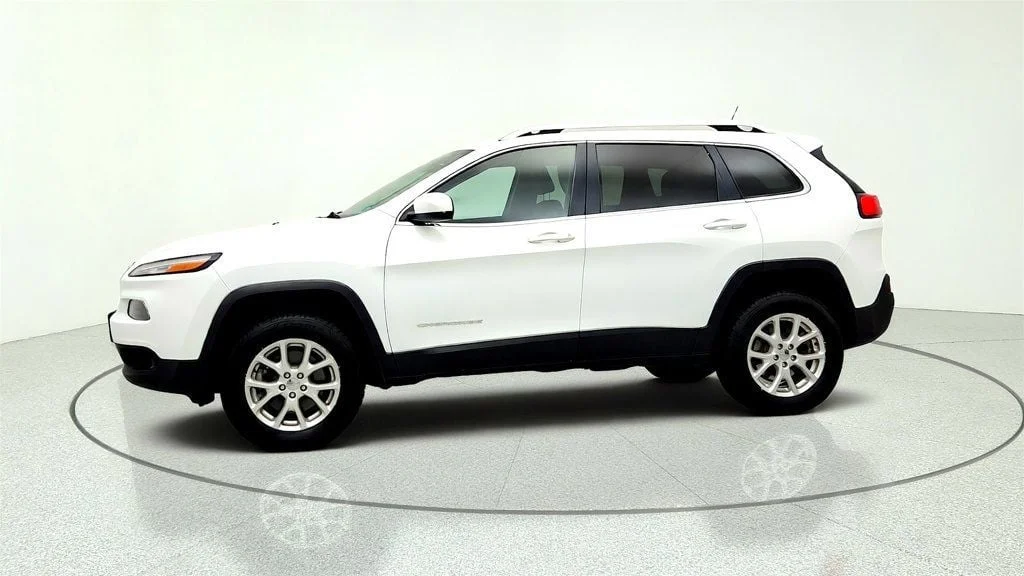 Used 2014 Bright White Clearcoat Jeep 4WD 4dr Latitude w/ 8.4