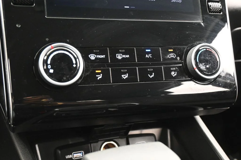 Used 2024 White Pearl Hyundai SE image 19