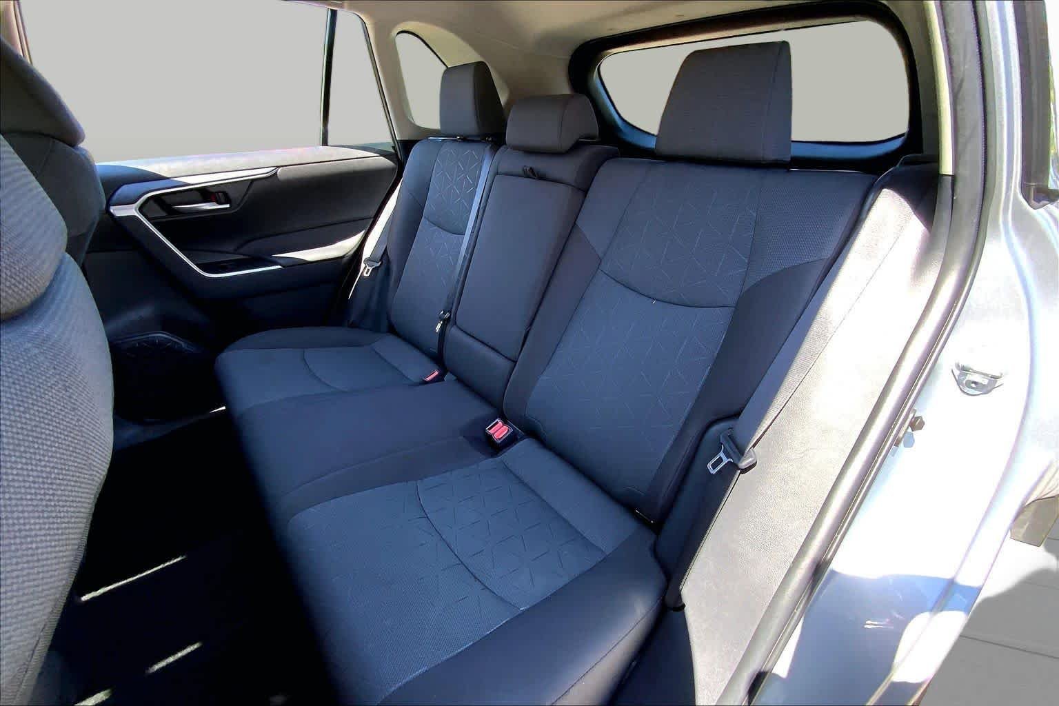 Used 2025 Silver Sky Metallic Toyota XLE image 20