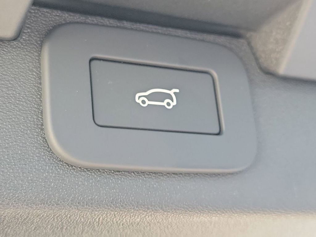 New 2026 Santorini Black LAND ROVER Gemini Edition image 12