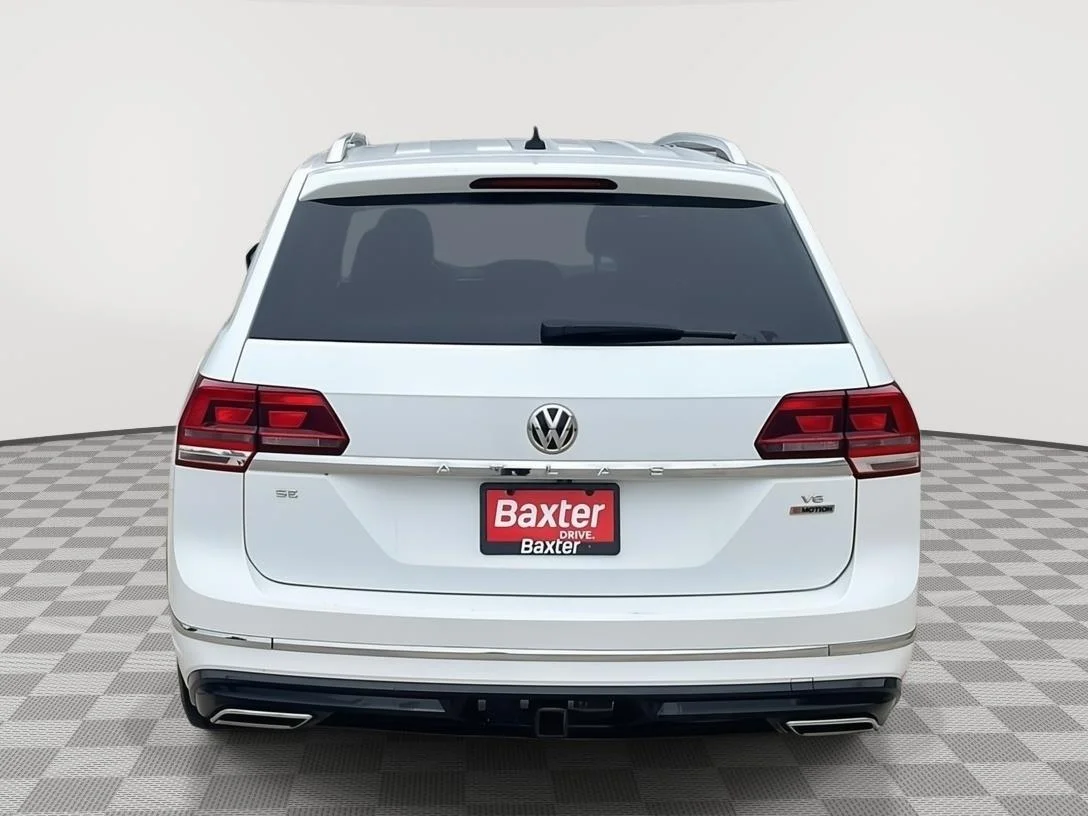 Used 2019 Pure White Volkswagen 3.6L V6 SE w/Technology R-Line image 4