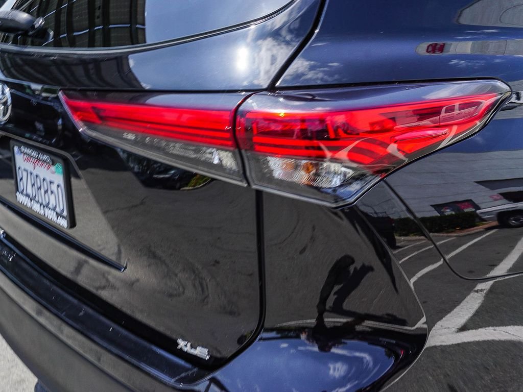 Used 2022 Black Toyota XLE image 7