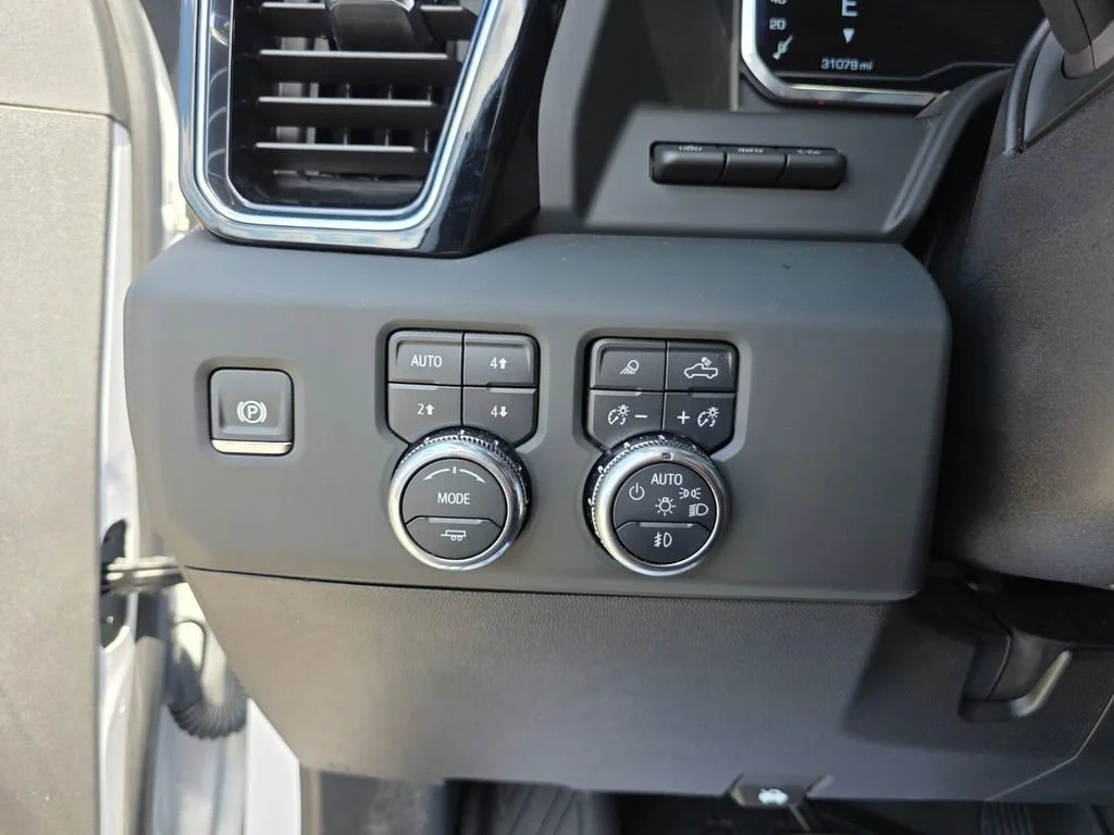 Used 2024 White Frost Tricoat GMC Denali Ultimate image 25