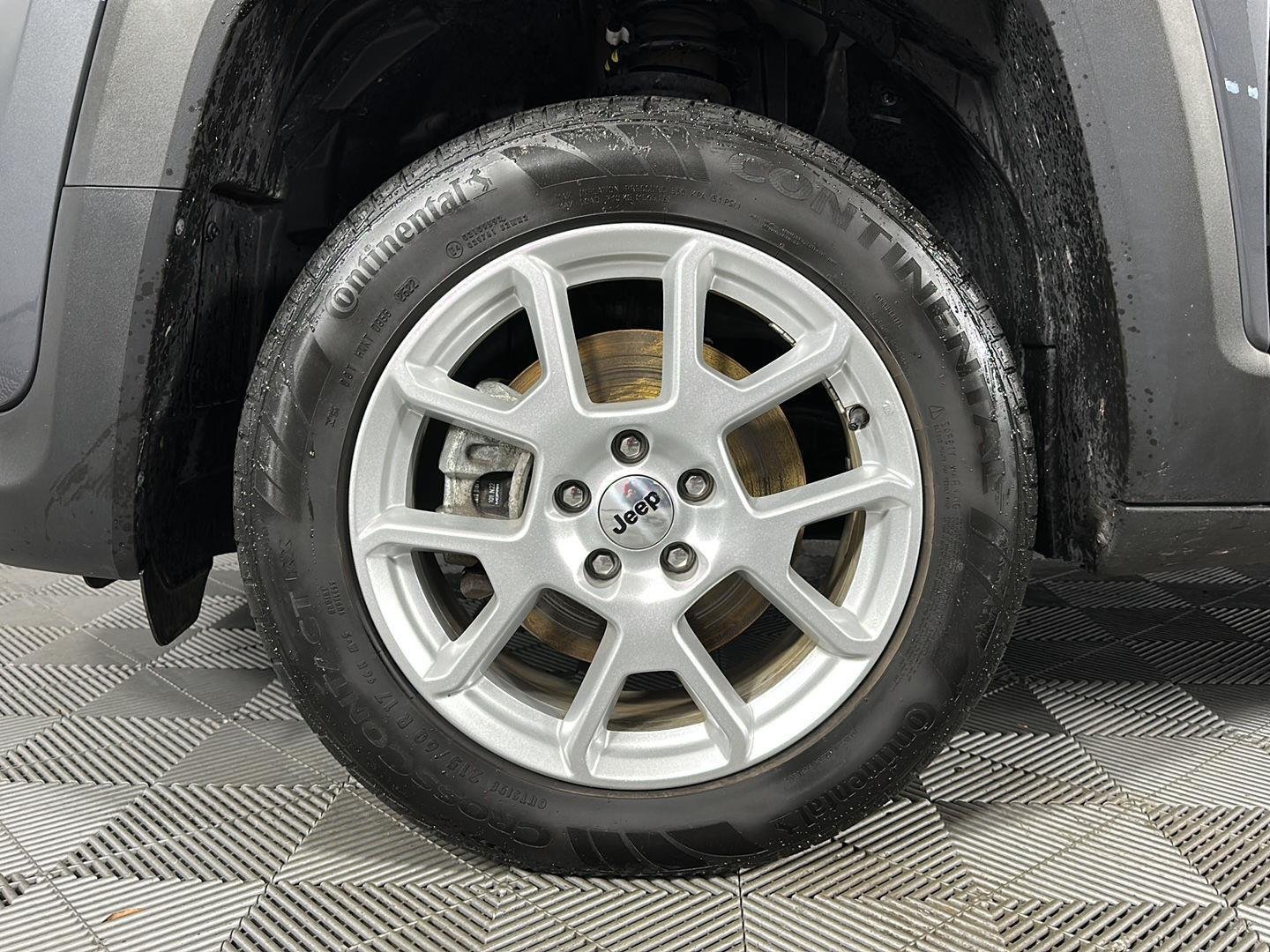 Used 2022 Gray Jeep  image 6