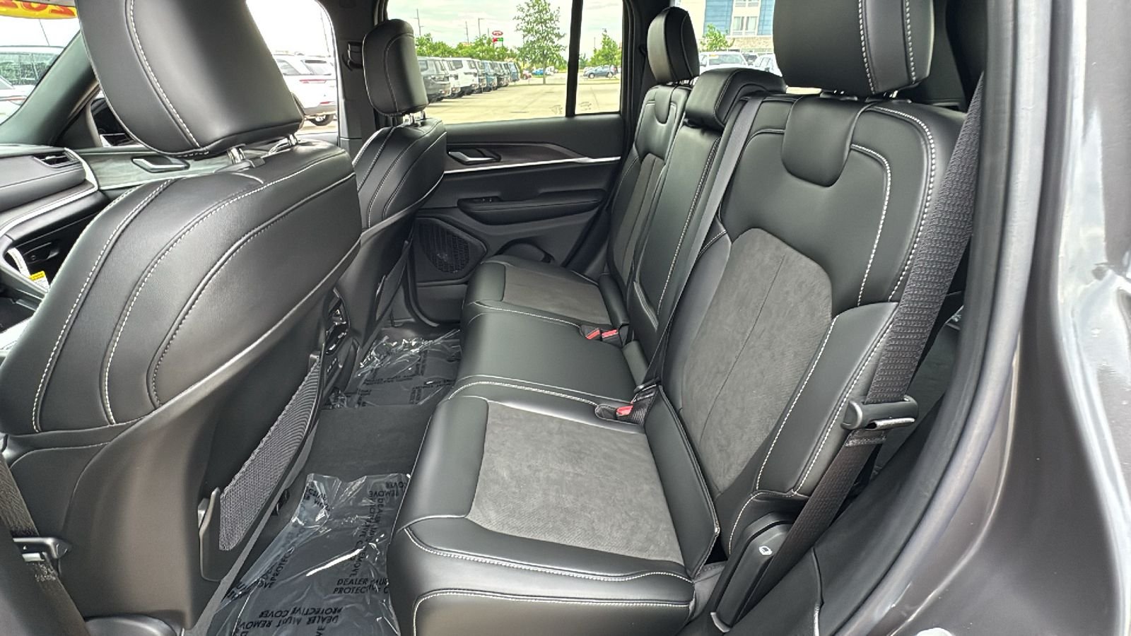New 2026 Baltic Gray Metallic Clear-Coat Exterior Paint Jeep Altitude image 30