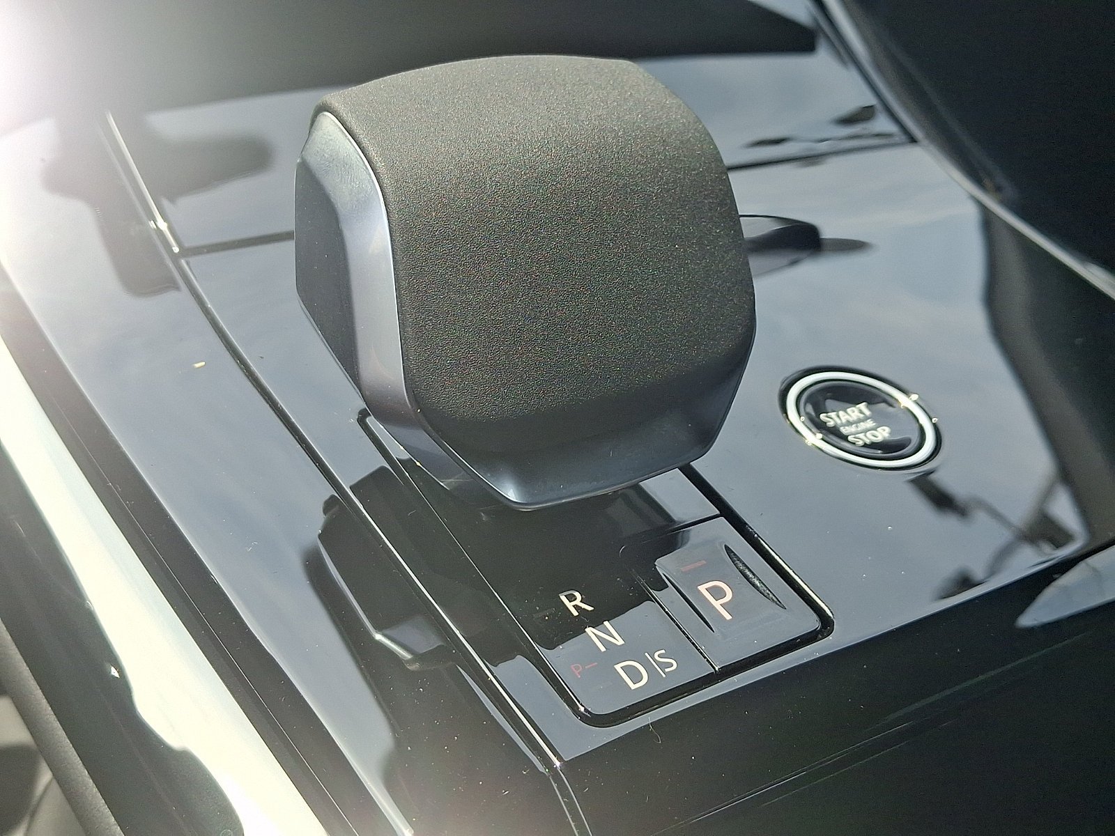 New 2026 Santorini Black LAND ROVER SE image 10