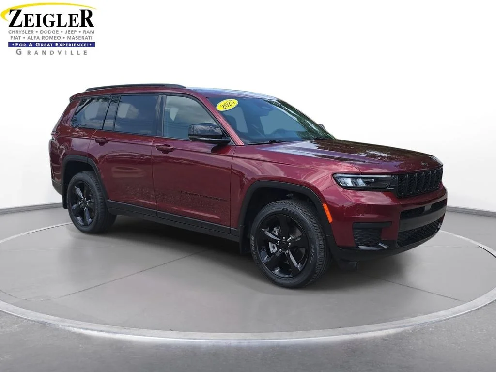 Used 2023 Red Jeep Altitude image 3