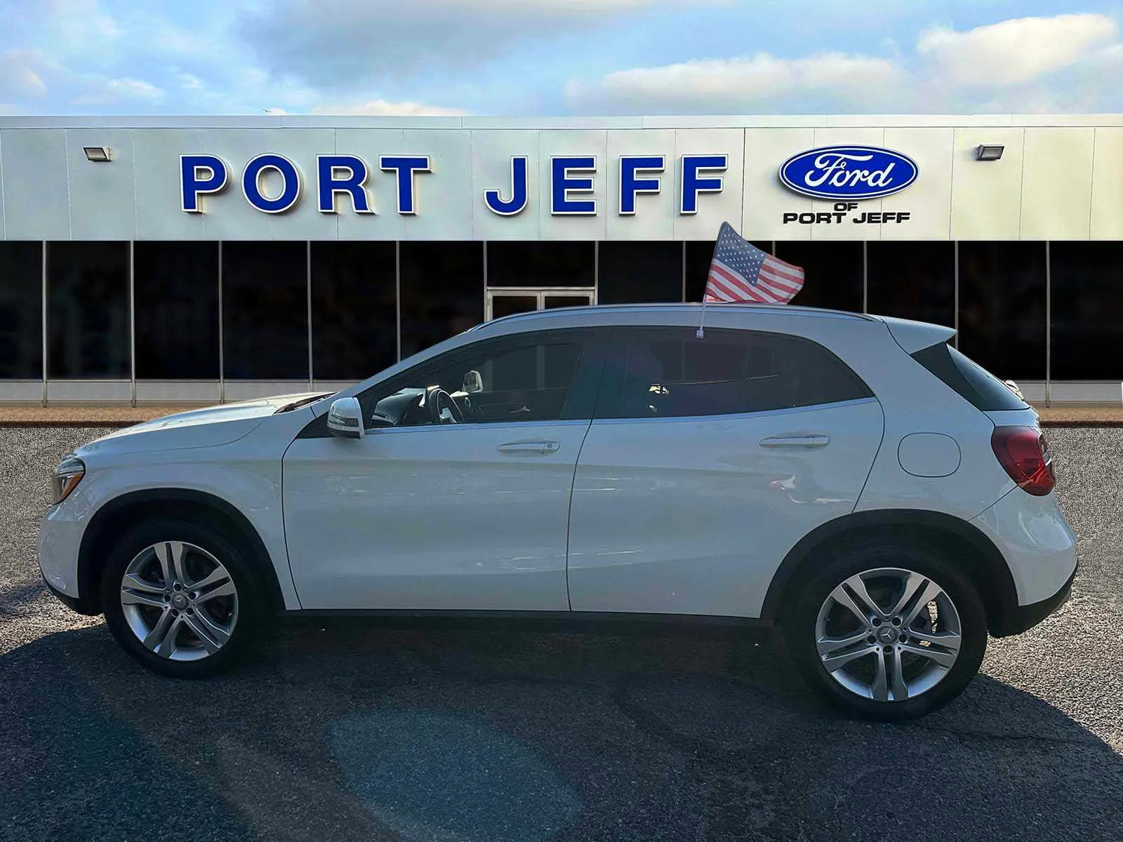 Used 2016 Cirrus White Mercedes-Benz GLA 250 image 9