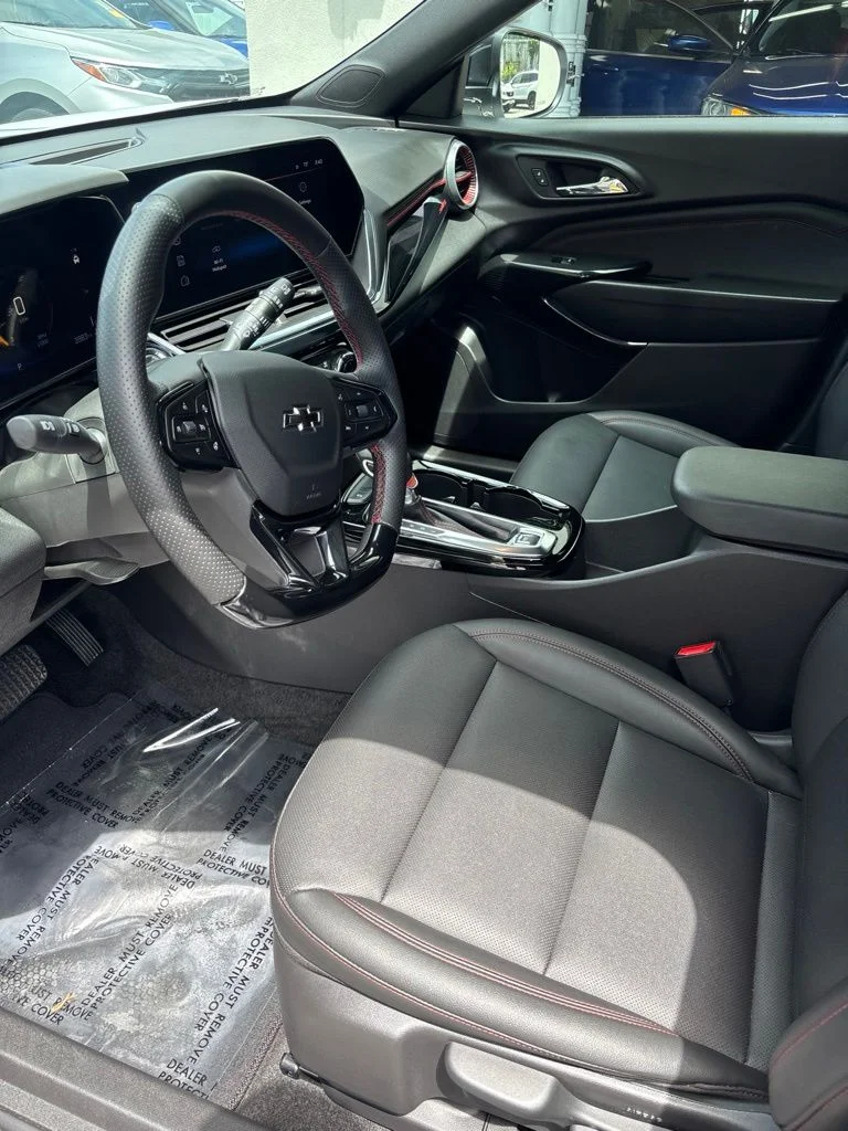 Used 2025 White Chevrolet 2RS image 14