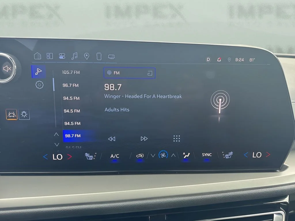 Used 2025 White Chevrolet LT image 18