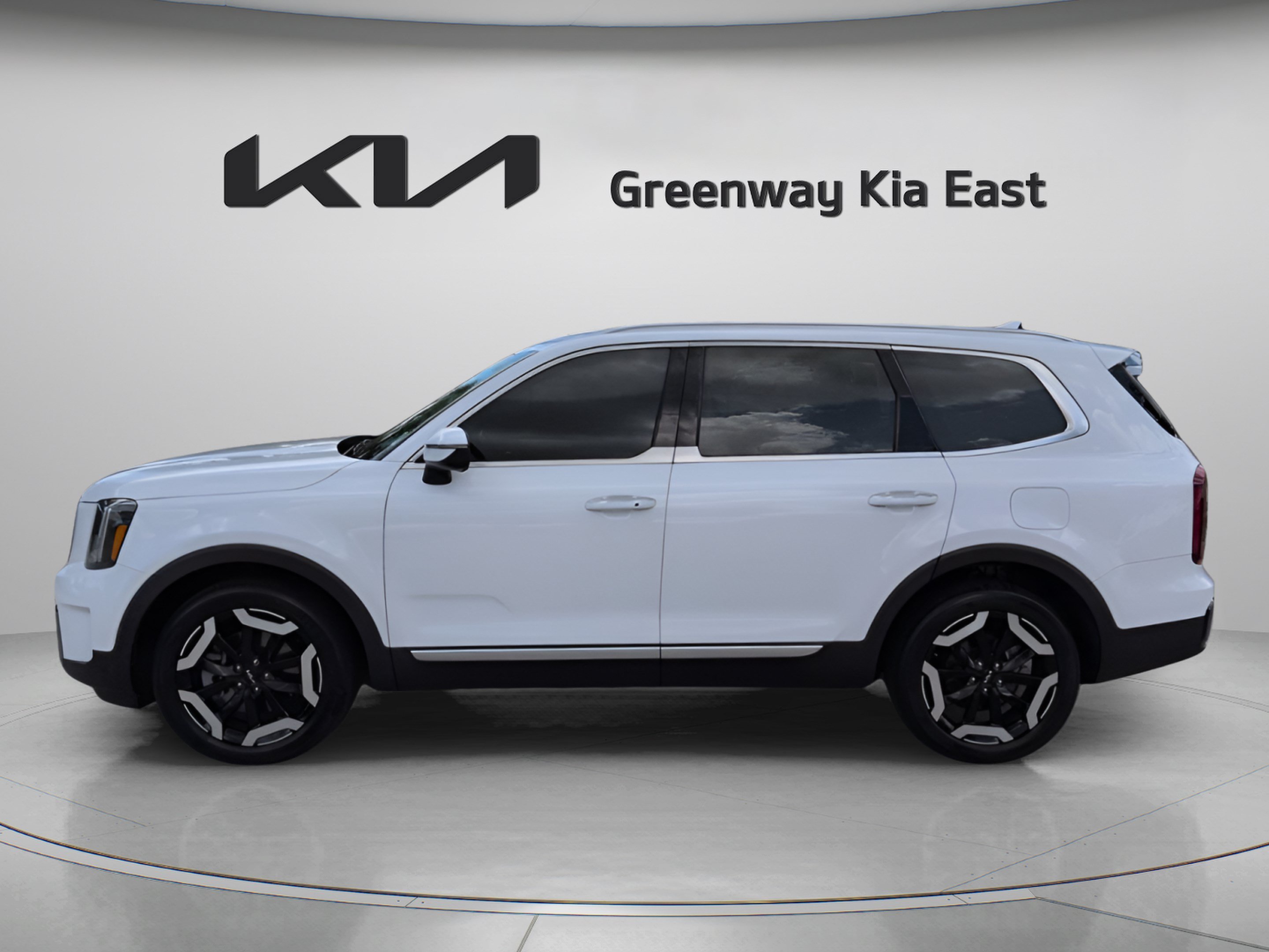 Certified Used 2024 Glacial White Pearl Kia S image 9