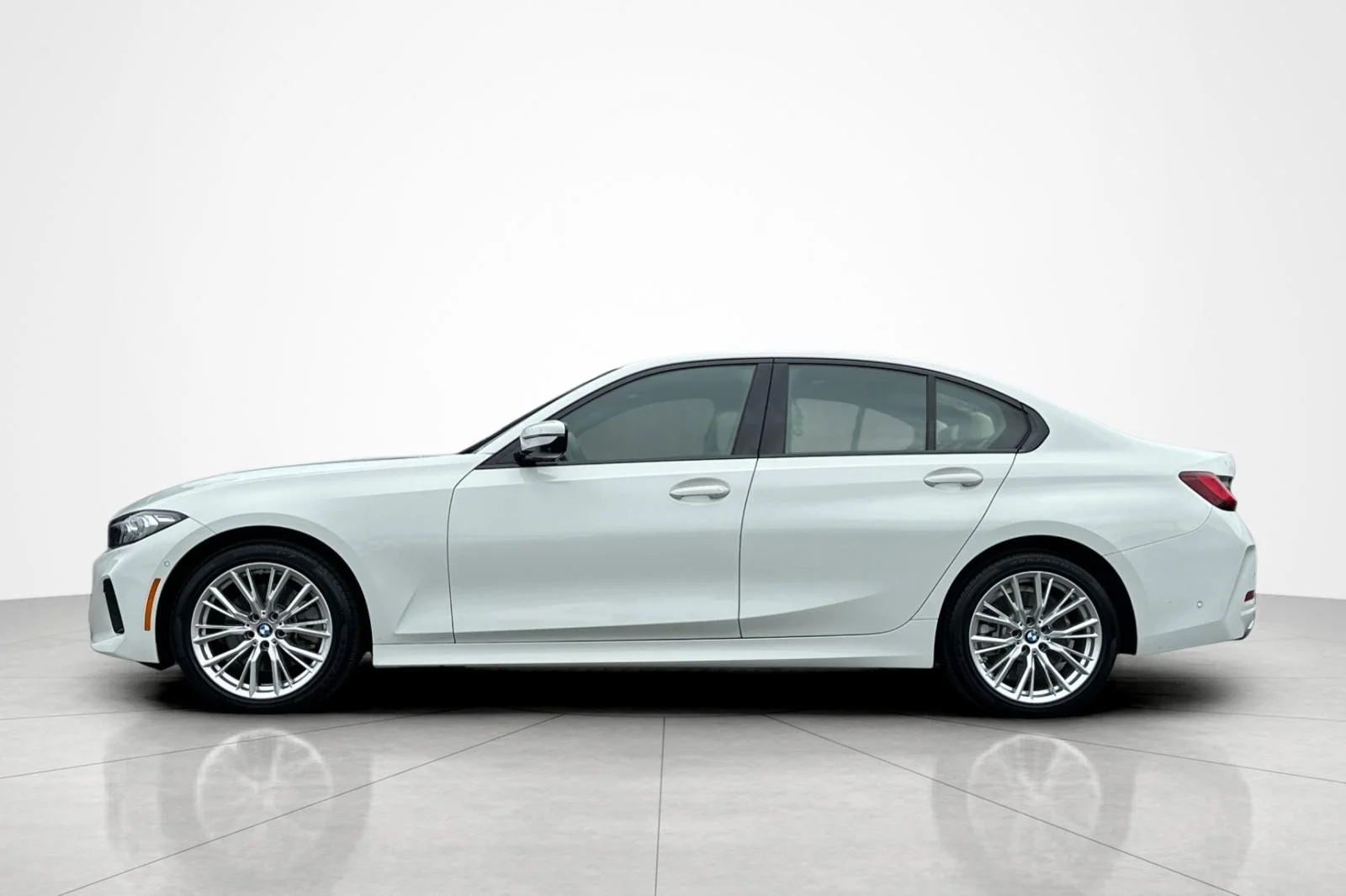 Used 2023 Alpine White BMW 330i image 2