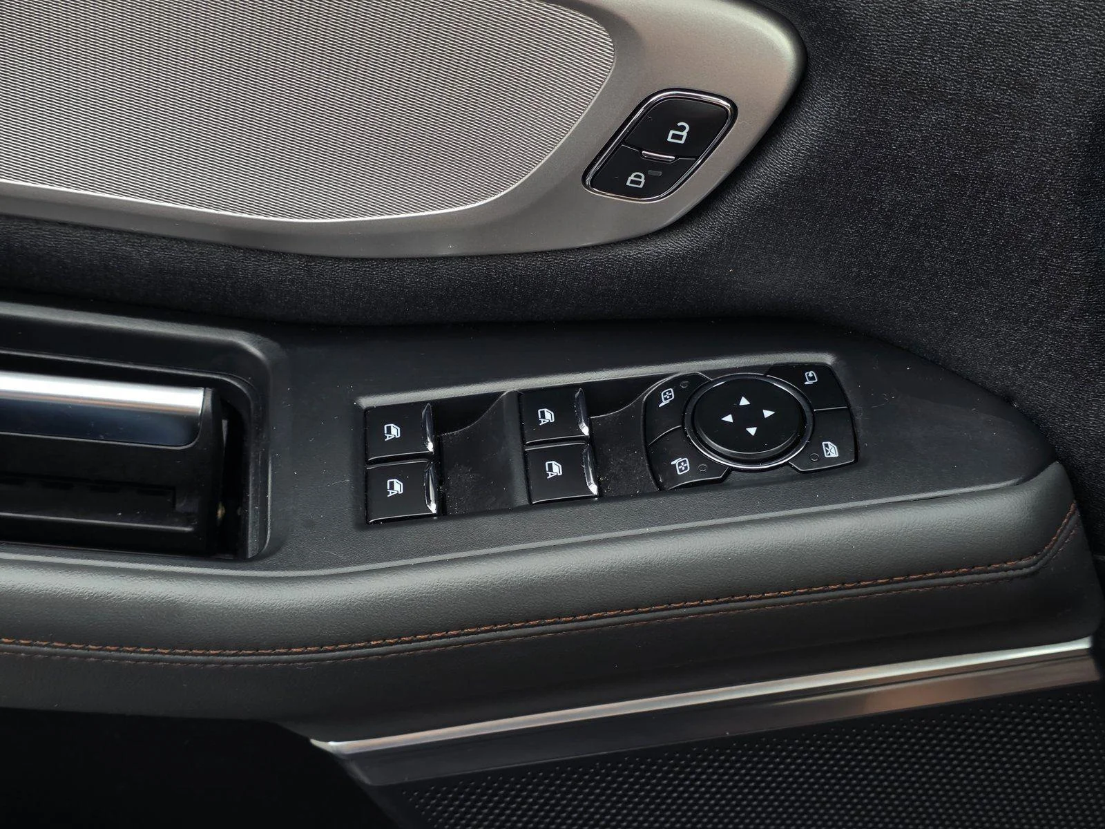 Used 2025 Agate Black Ford Active image 13