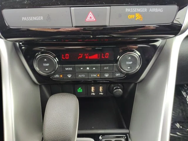 New 2026 White Mitsubishi SE image 22