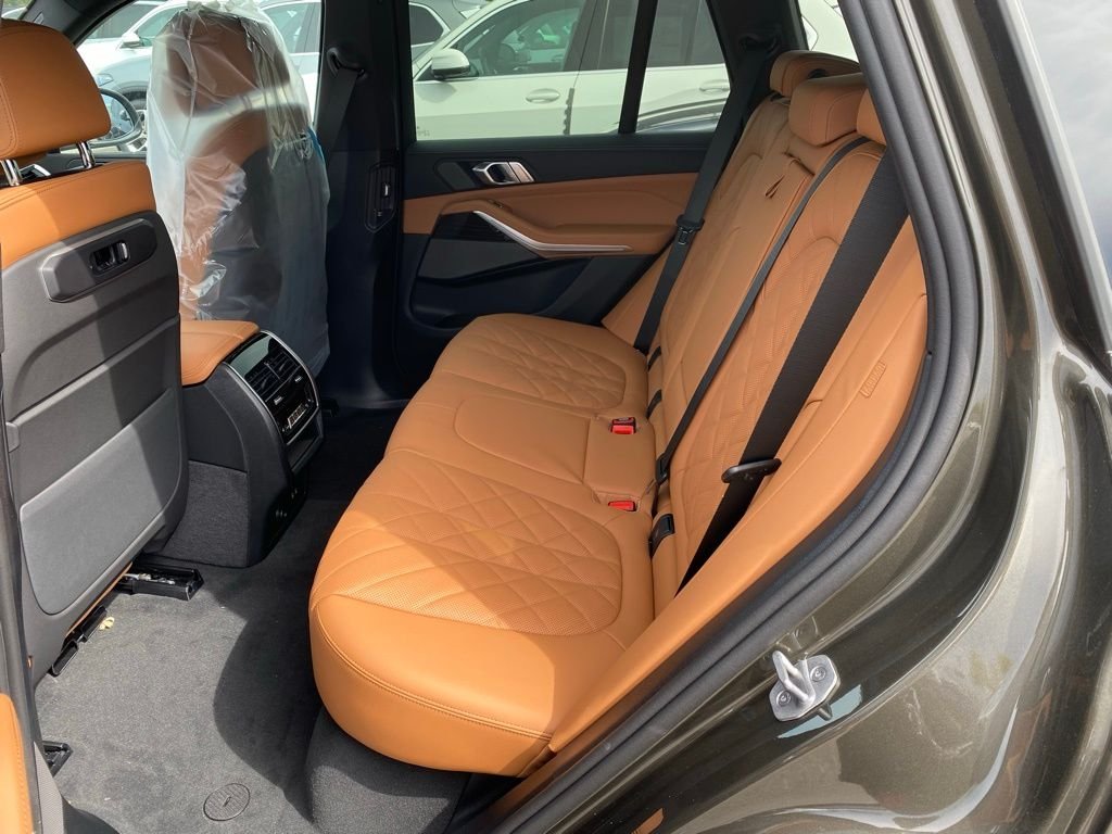 New 2026 Manhattan Green Metallic BMW xDrive50e image 7