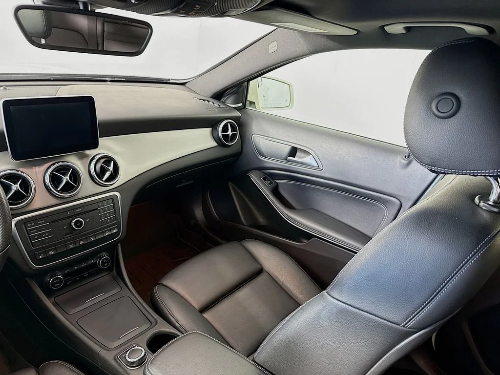 Used 2016 Cirrus White Mercedes-Benz GLA 250 image 25