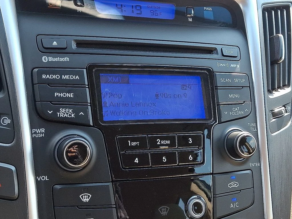 Used 2013 Blue Hyundai GLS image 14
