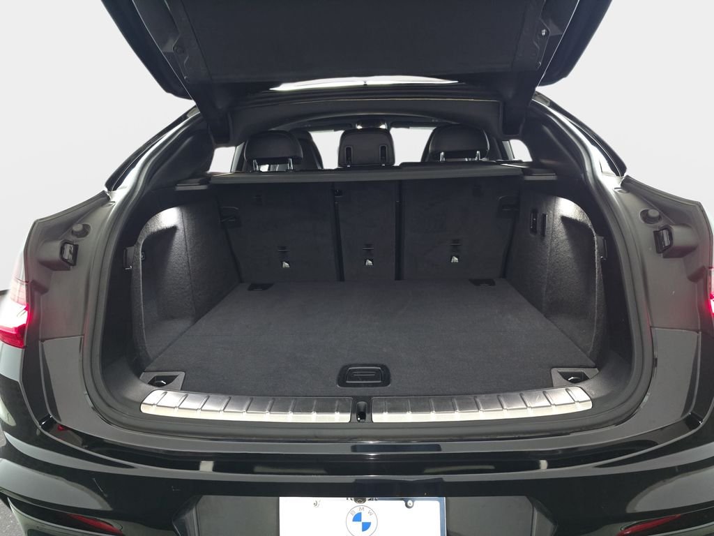 Used 2020 Black Sapphire Metallic BMW  image 14