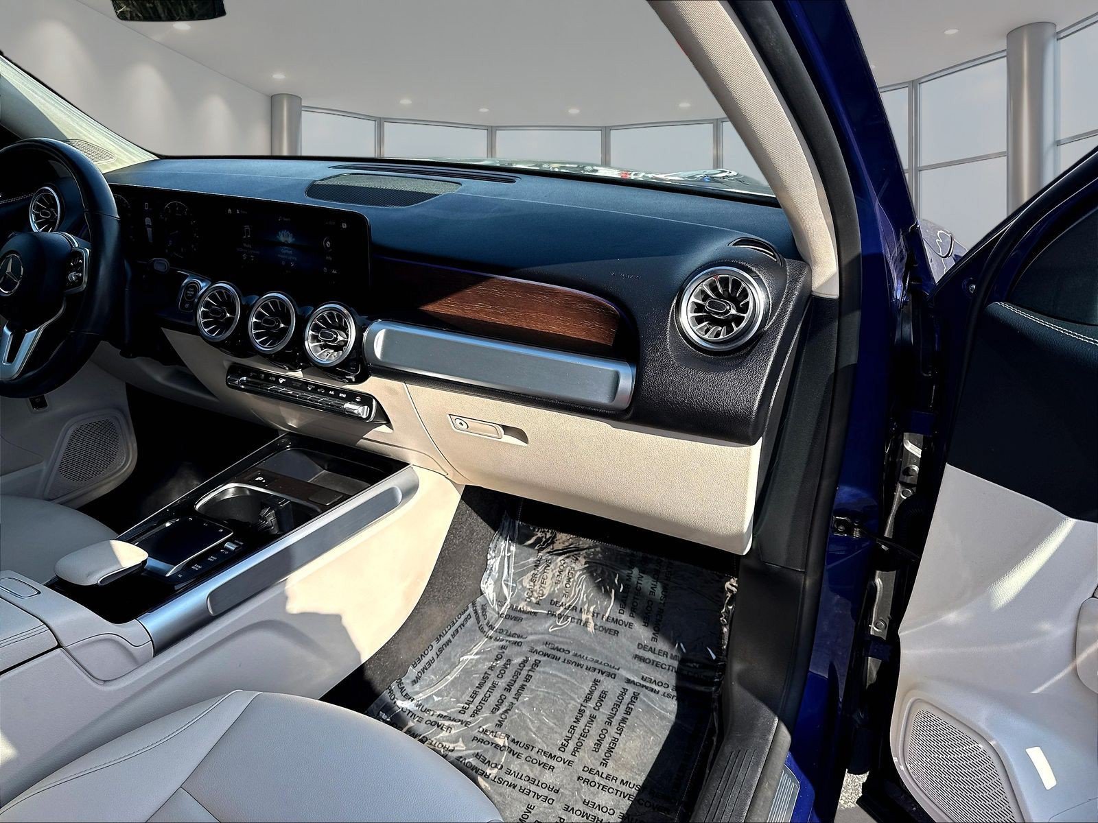 Used 2022 Galaxy Blue Metallic Mercedes-Benz GLB 250 image 28
