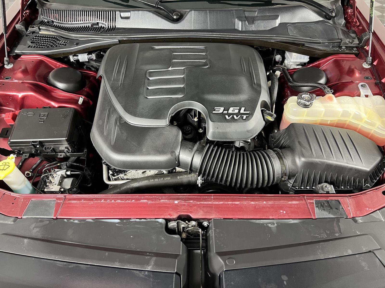 Used 2020 Octane Red Pearlcoat Dodge SXT image 4