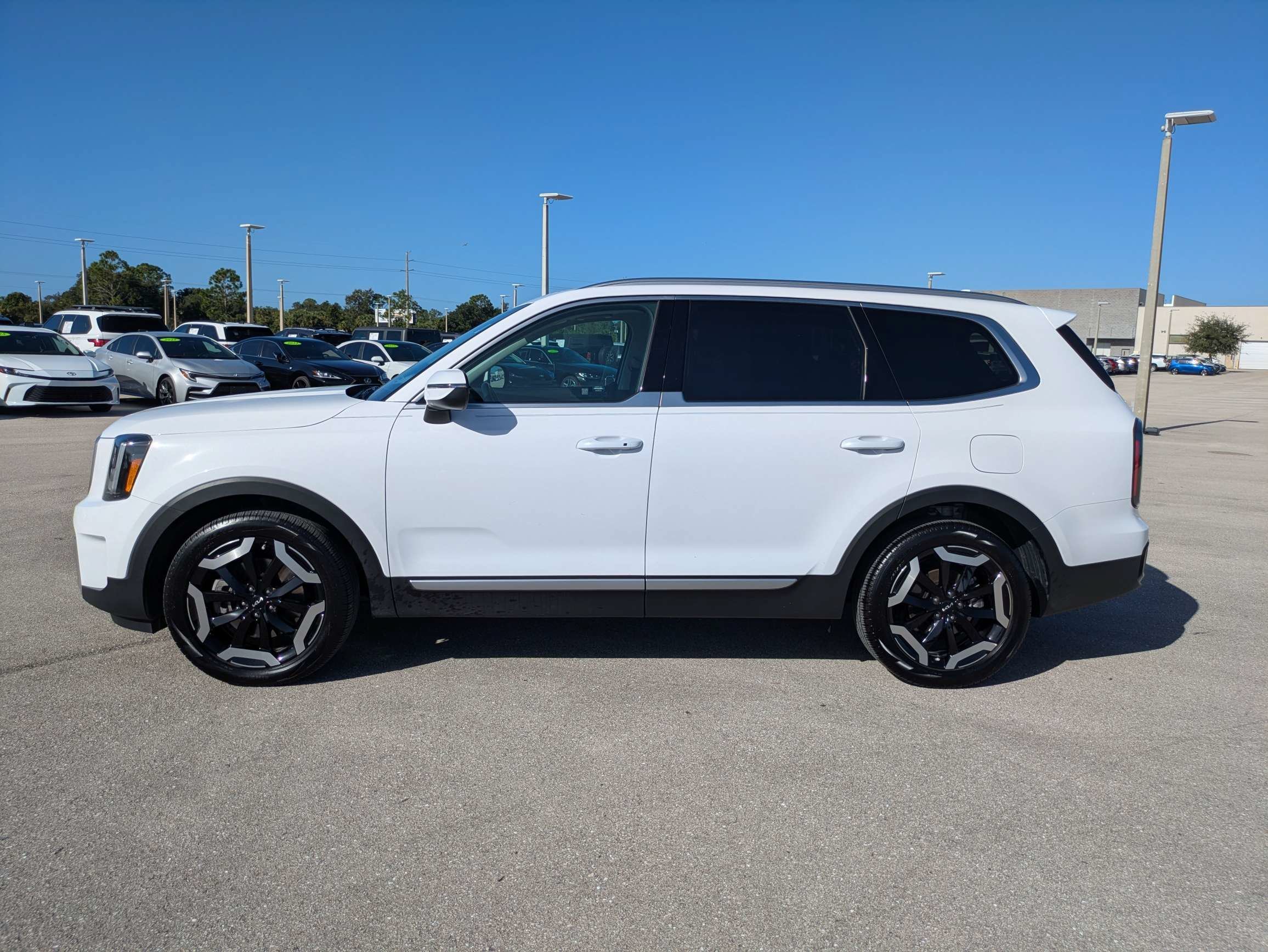 Certified Used 2024 Glacial White Pearl Kia EX image 7