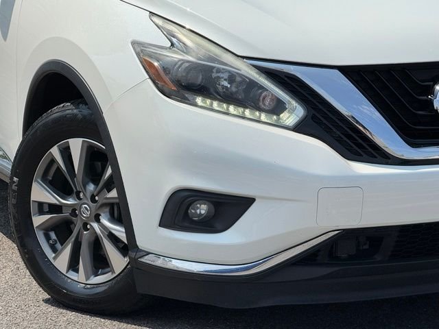 Used 2018 White Nissan SL image 10