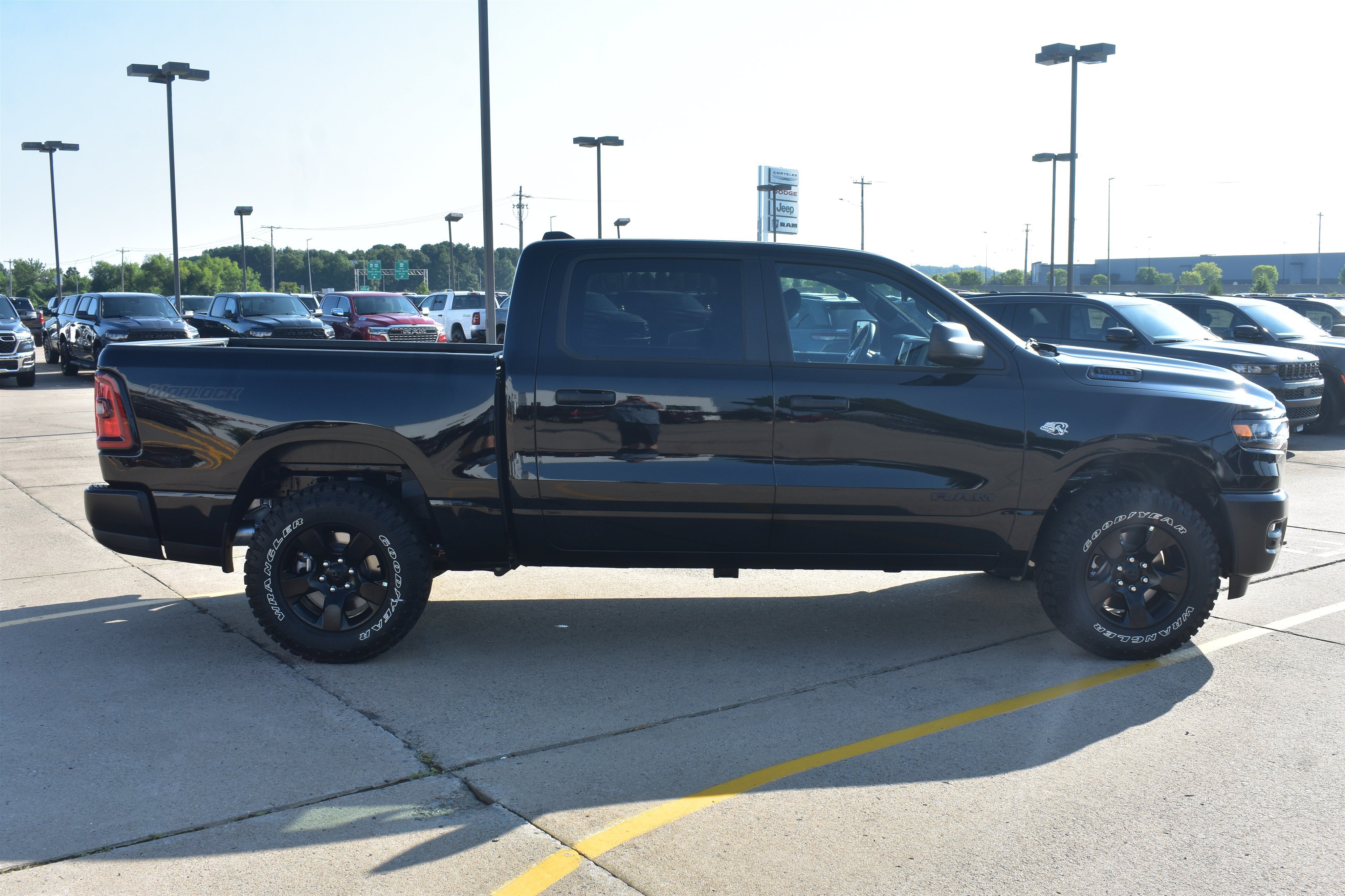 New 2026 Diamond Black Crystal Pearl-Coat Exterior Paint RAM Warlock image 4