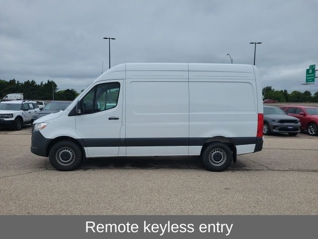Used 2025 White Mercedes-Benz Cargo 144 WB image 3