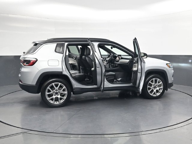 Used 2025 Silver Jeep Limited image 41