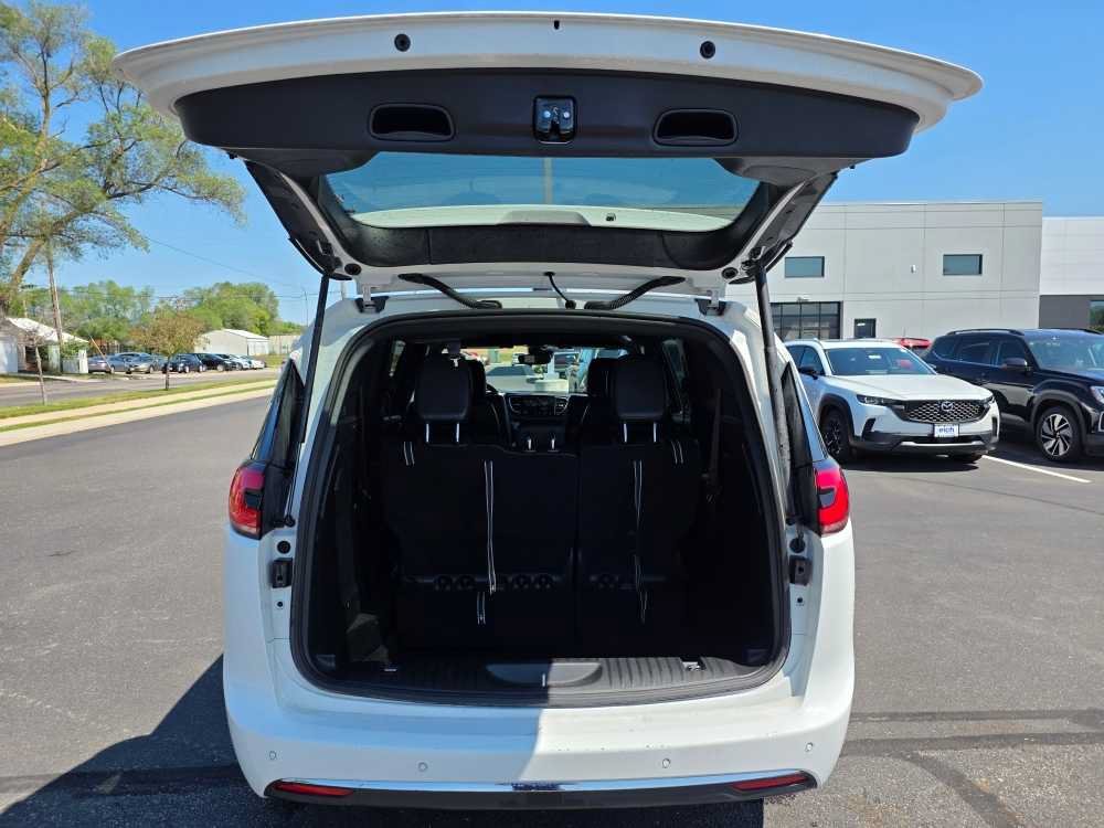 Used 2026 Bright White Clearcoat Chrysler Select image 6