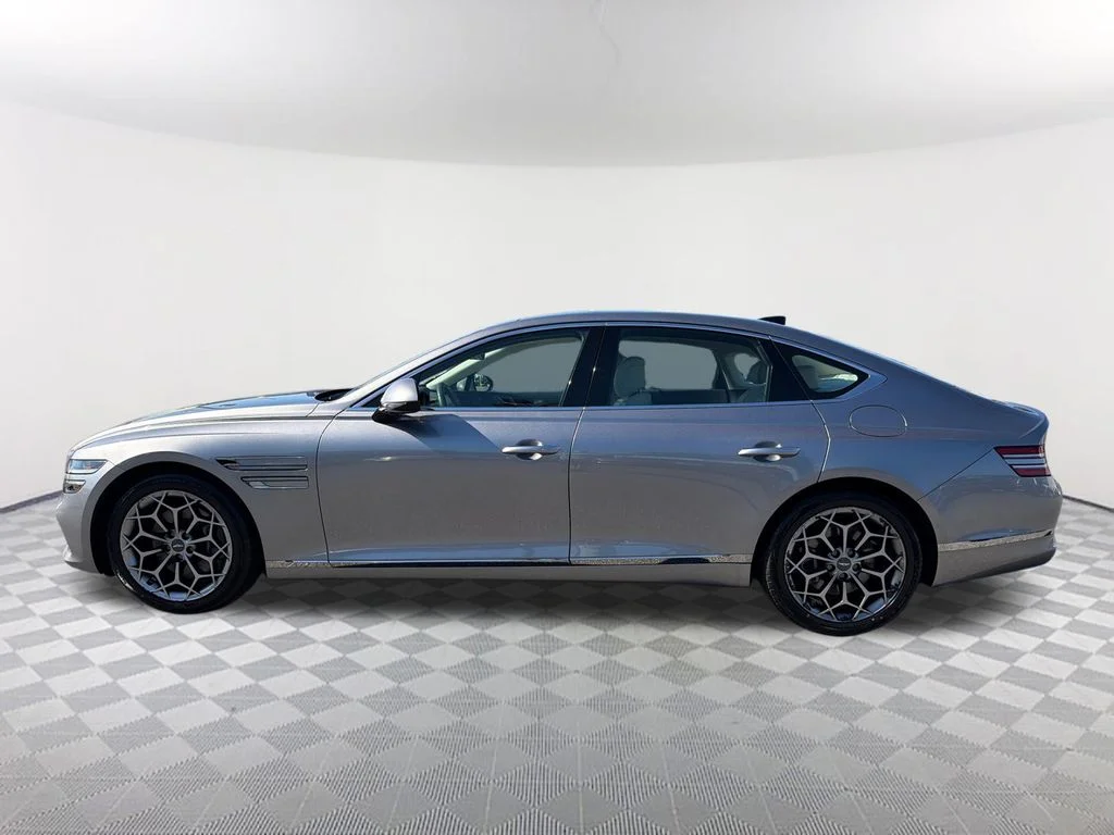 Used 2023 Silver Genesis 2.5T image 8