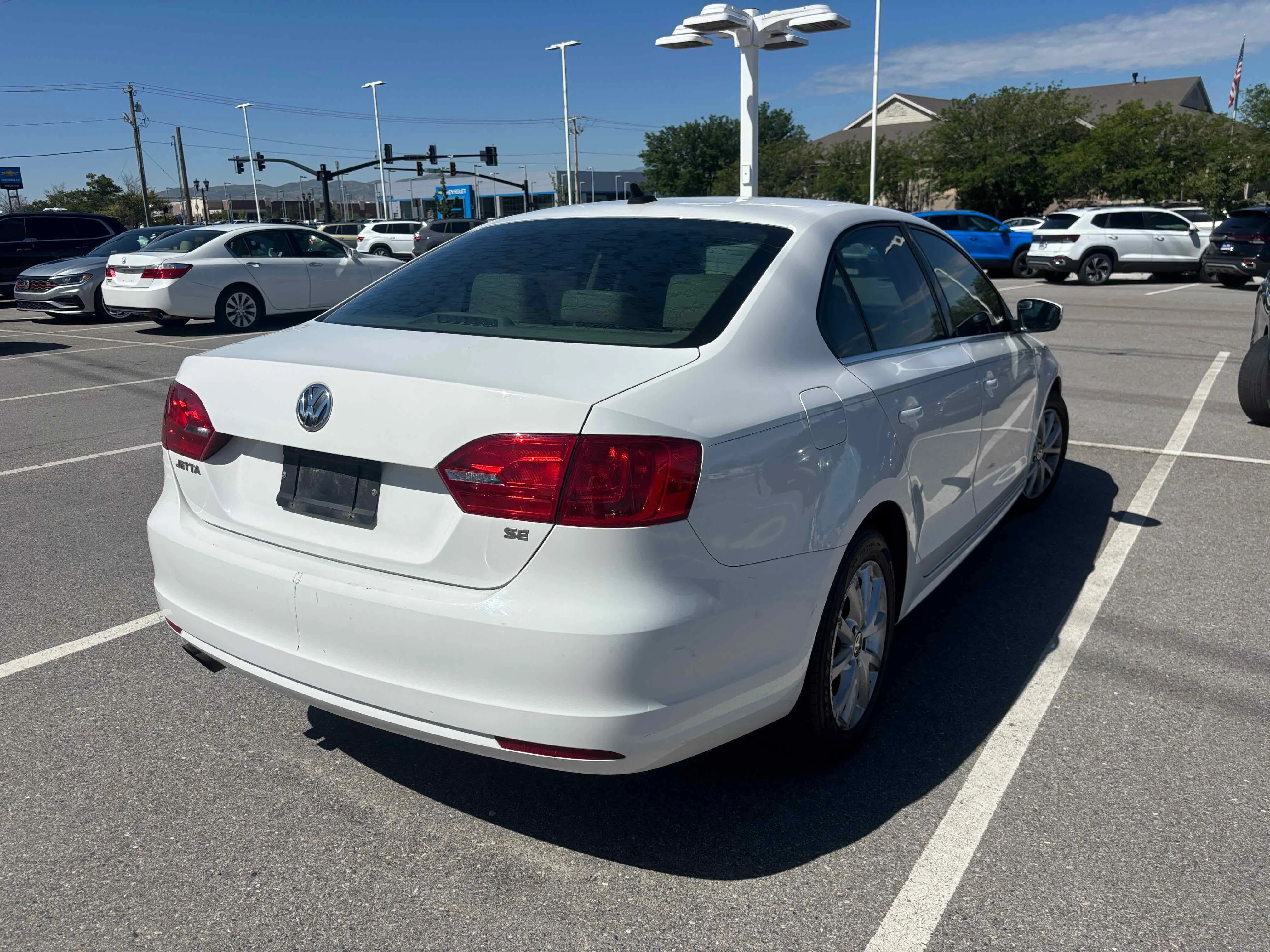Used 2014 Candy White Volkswagen SE w/Connectivity image 4