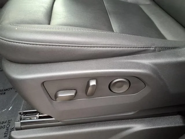 Used 2025 Black Chevrolet Z71 image 20