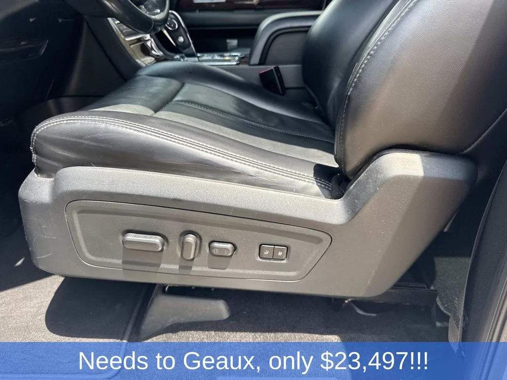 Used 2017 White Lincoln Select image 40